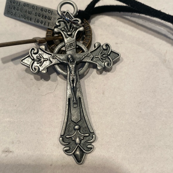 NWT and vintage-Style antique-looking black Celtic Cross, with Amulets - Picture 2 of 4